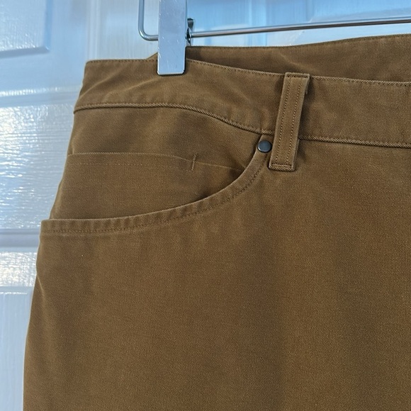 Men’s Lululemon Slim-Tapered Smooth Twill Trouser in Bold Beige Size 34 - Picture 4 of 8